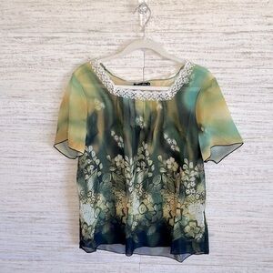 Lian Xiu Floral Silhouette Blouse | SIZE XL/XXL